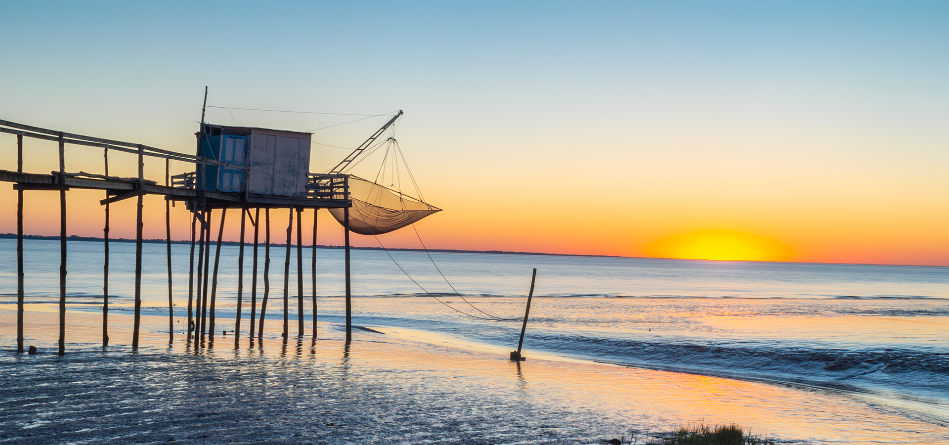 Charente-Maritime strand bij zonsondergang
