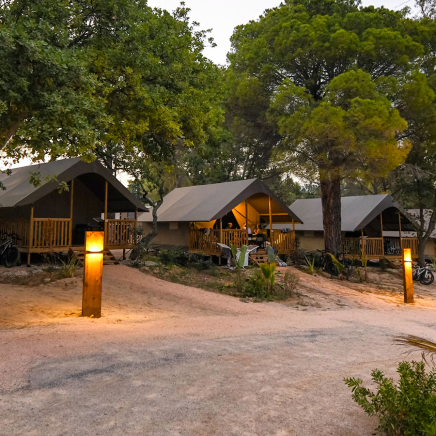 Lodge voor een glampingovernachting