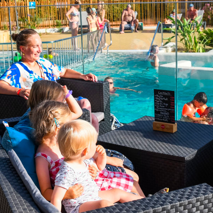 Familie terras en zwembad
