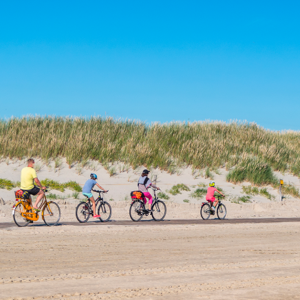 FIETS OP HET STRAND